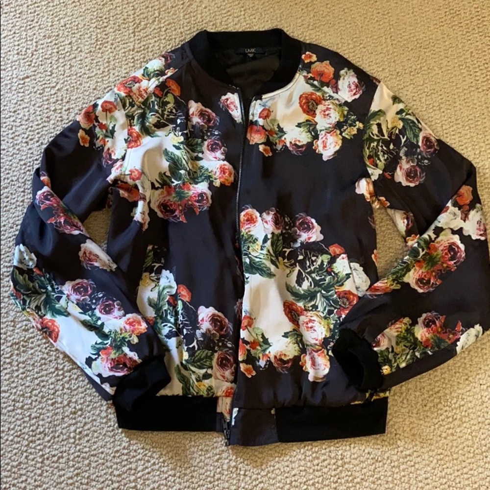 Soft floral satin jacket by LMK size Medium